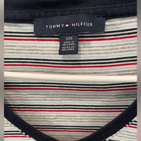 Tommy Hilfiger Short Sleeve V-Neck Flag Tee Women’s Size Small Striped - Picture 2 of 7